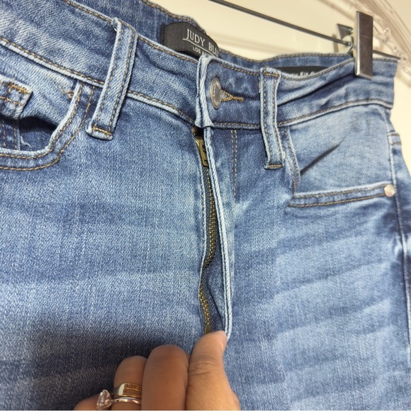 Judy Blue Skinny Fit Capri Medium Washed Denim Women Size 27 - Picture 5 of 9